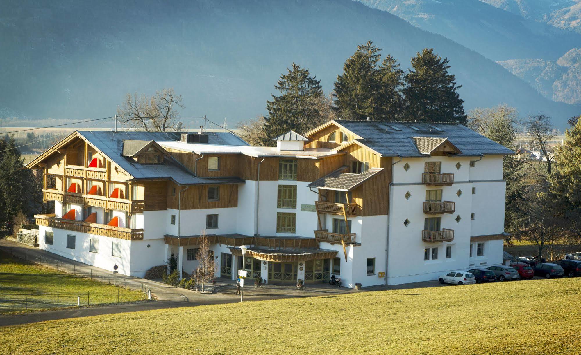 Hotel Laurenzhof Lendorf Екстер'єр фото