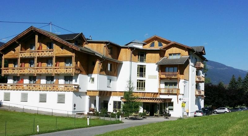 Hotel Laurenzhof Lendorf Екстер'єр фото